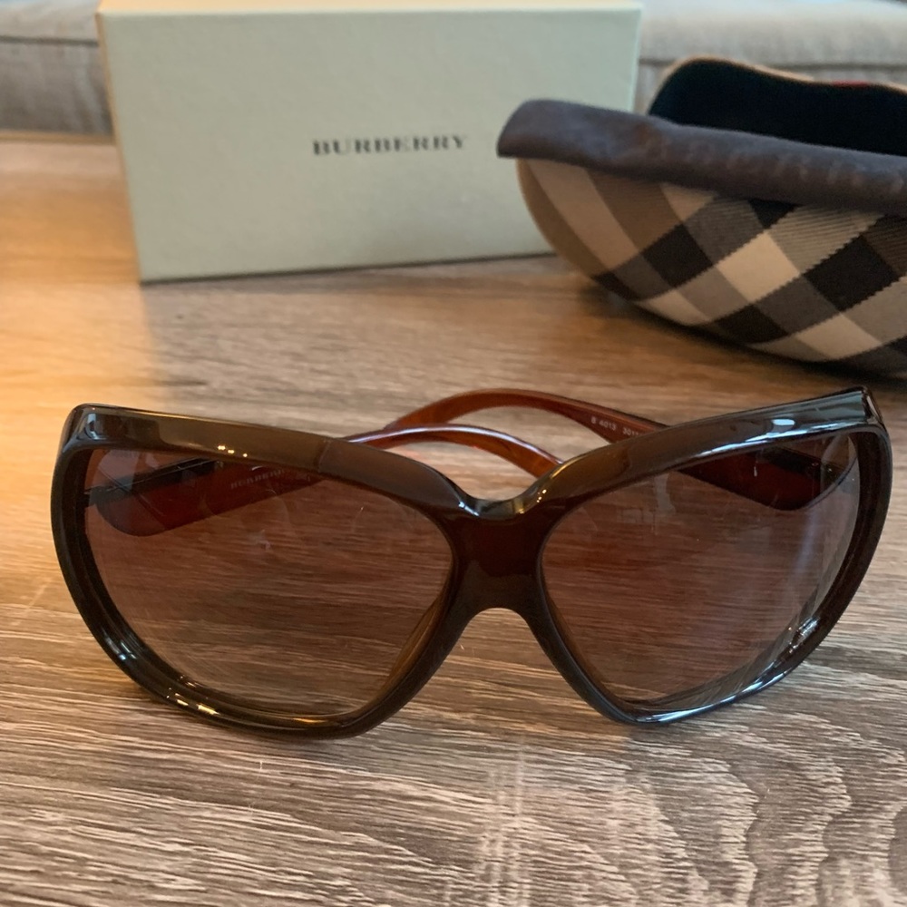 Burberry B 4013 Oversized Sunglasses (Brown)